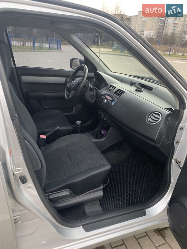 Хэтчбек Suzuki Swift 2005 в Дрогобыче