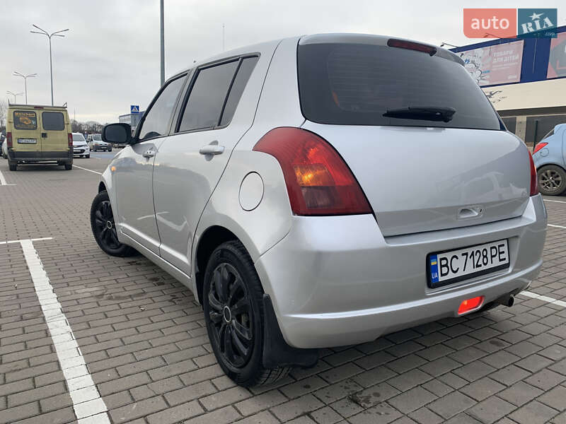 Хэтчбек Suzuki Swift 2005 в Дрогобыче