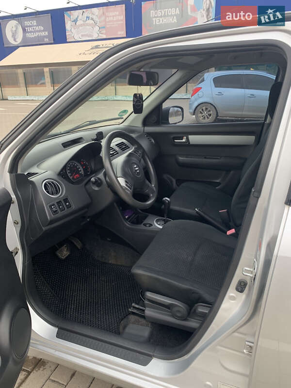 Хэтчбек Suzuki Swift 2005 в Дрогобыче