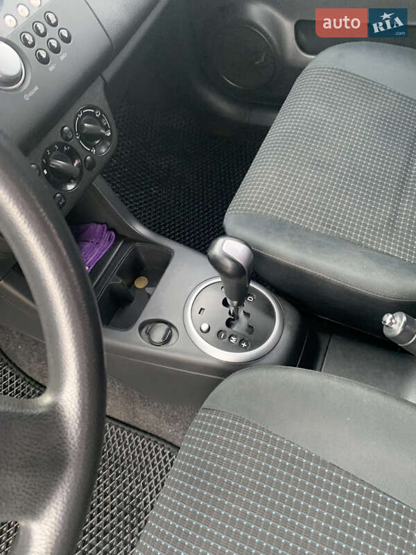 Хэтчбек Suzuki Swift 2005 в Дрогобыче