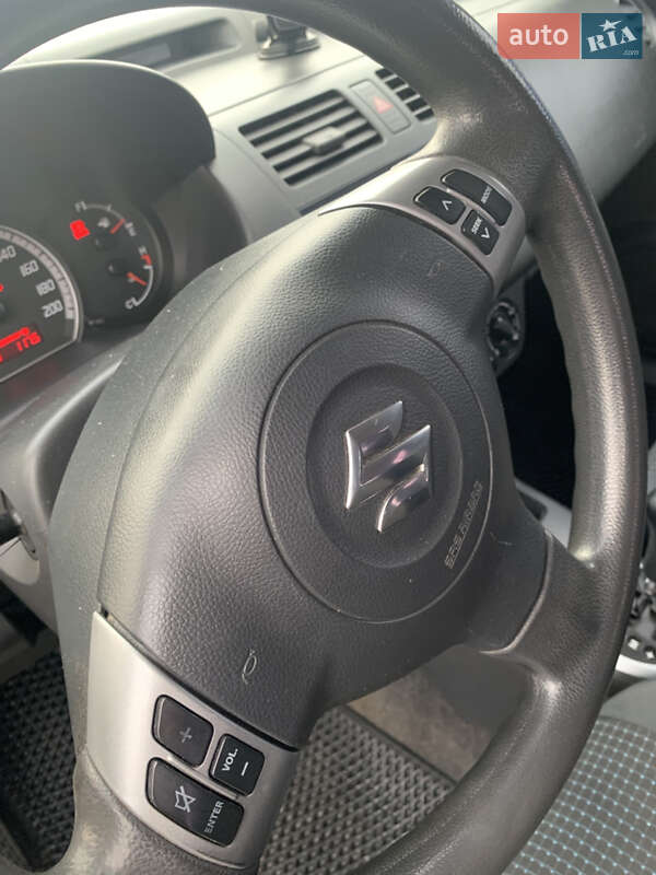 Хэтчбек Suzuki Swift 2005 в Дрогобыче