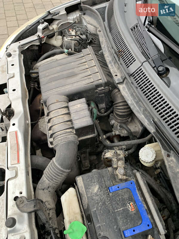 Хэтчбек Suzuki Swift 2005 в Дрогобыче