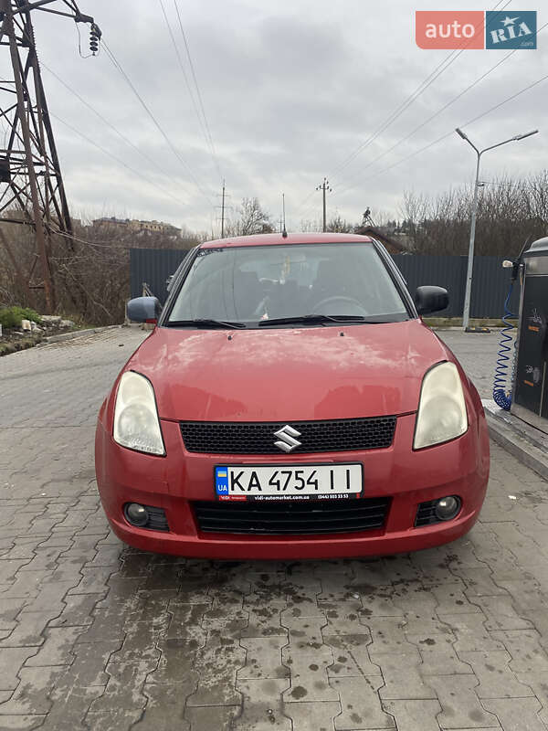 Хэтчбек Suzuki Swift 2006 в Киеве