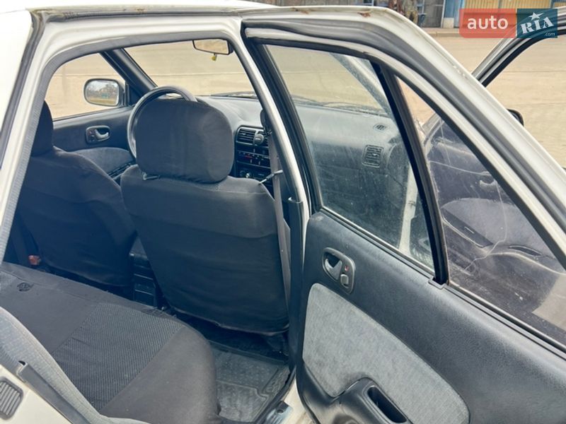 Седан Suzuki Swift 1996 в Кременчуге