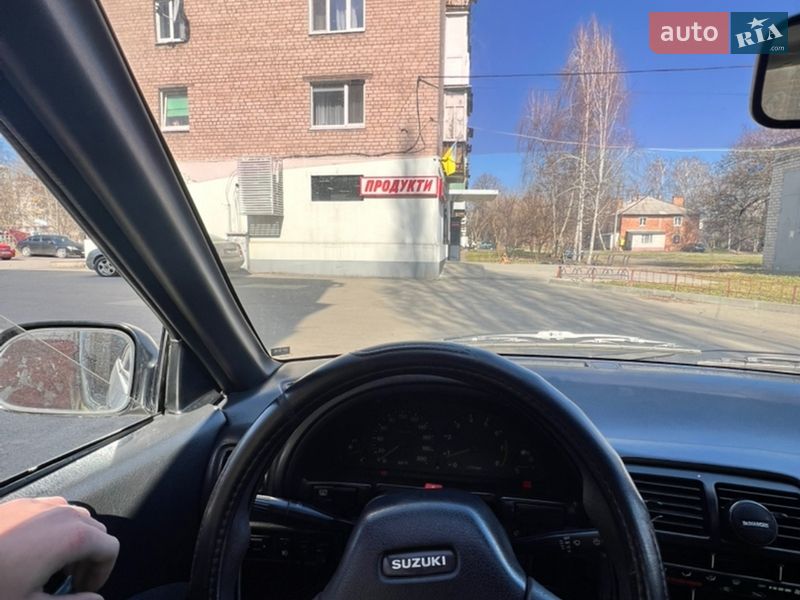 Седан Suzuki Swift 1996 в Кременчуге