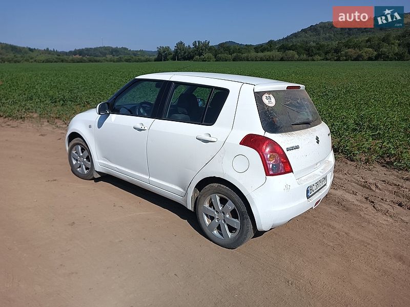 Suzuki Swift, photos from the listing