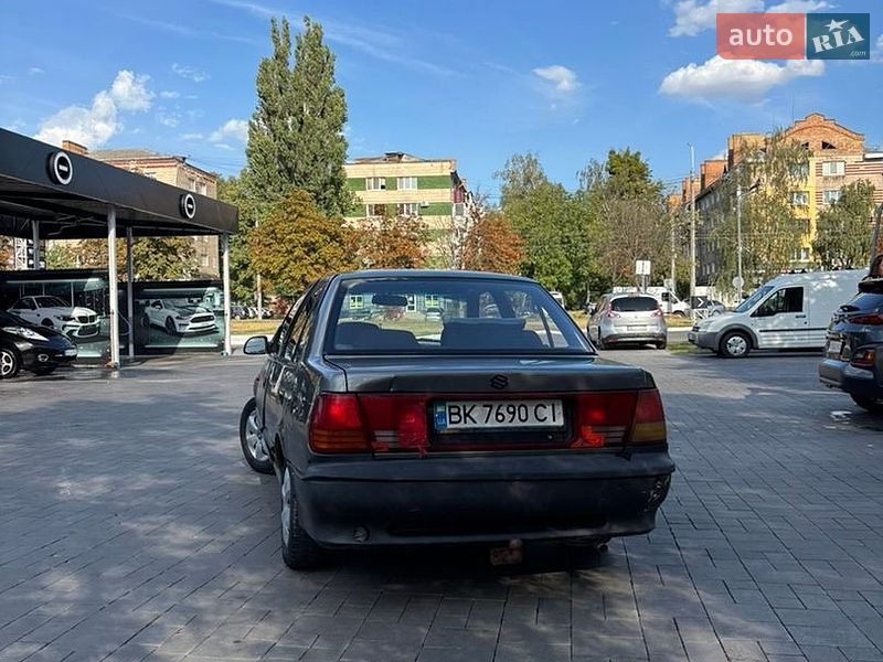 Седан Suzuki Swift 1995 в Ровно