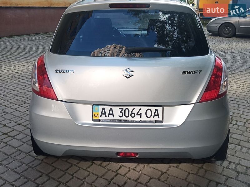 Хэтчбек Suzuki Swift 2012 в Киеве