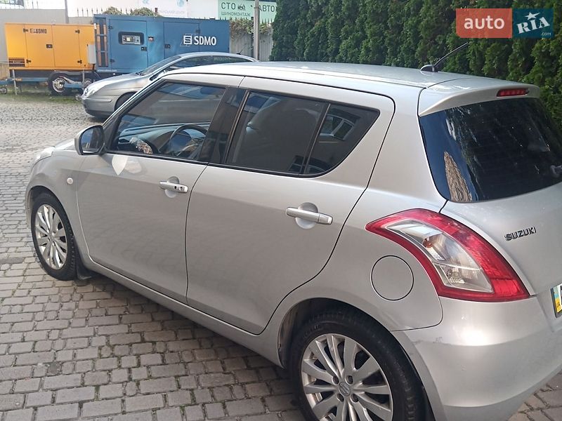 Хэтчбек Suzuki Swift 2012 в Киеве