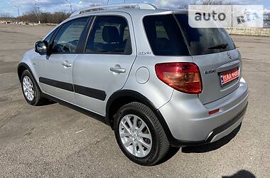 Позашляховик / Кросовер Suzuki SX4 2013 в 