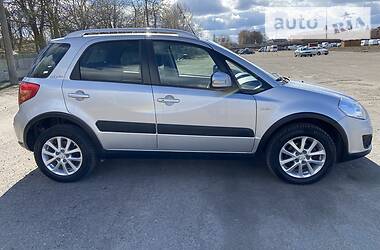 Позашляховик / Кросовер Suzuki SX4 2013 в 