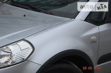 Позашляховик / Кросовер Suzuki SX4 2012 в 