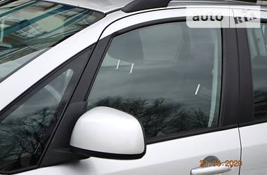 Позашляховик / Кросовер Suzuki SX4 2012 в 