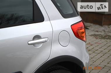 Позашляховик / Кросовер Suzuki SX4 2012 в 