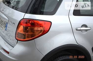 Позашляховик / Кросовер Suzuki SX4 2012 в 
