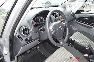 Позашляховик / Кросовер Suzuki SX4 2012 в 