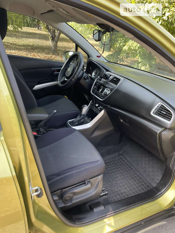 Внедорожник / Кроссовер Suzuki SX4 2014 в Черкассах