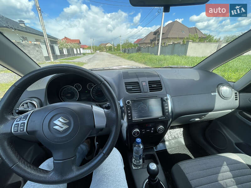 Позашляховик / Кросовер Suzuki SX4 2012 в Ужгороді