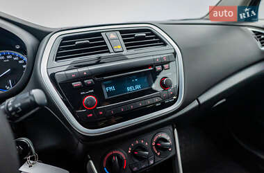 Внедорожник / Кроссовер Suzuki SX4 2017 в 