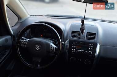 Позашляховик / Кросовер Suzuki SX4 2011 в 