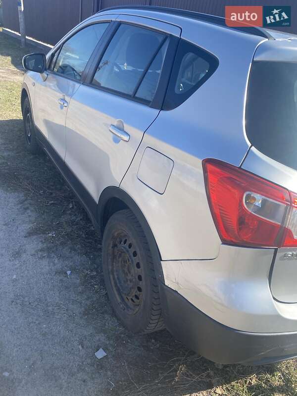 Позашляховик / Кросовер Suzuki SX4 2014 в Києві