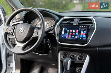 Позашляховик / Кросовер Suzuki SX4 2021 в 