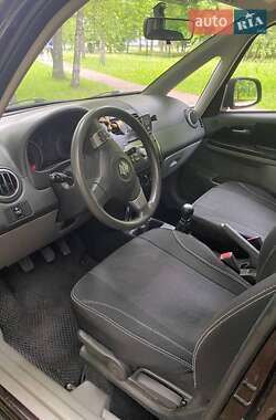 Позашляховик / Кросовер Suzuki SX4 2013 в 