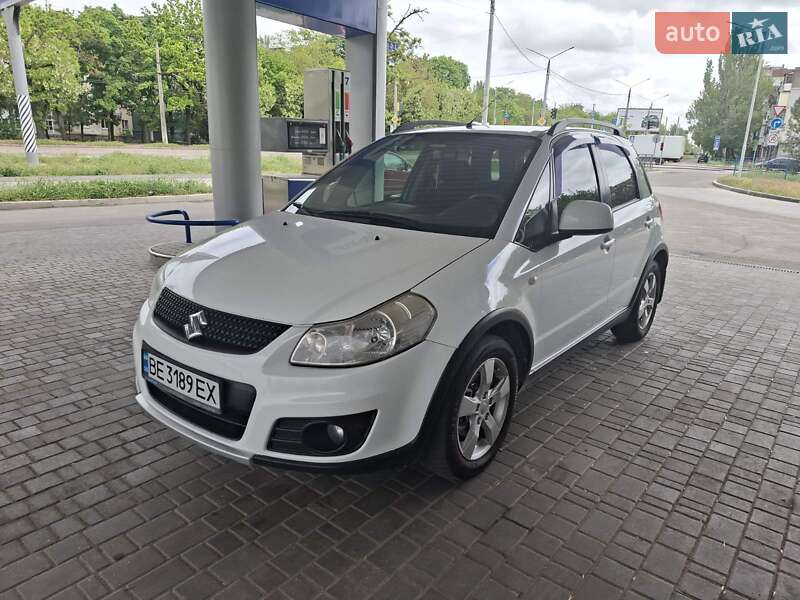 Позашляховик / Кросовер Suzuki SX4 2012 в 