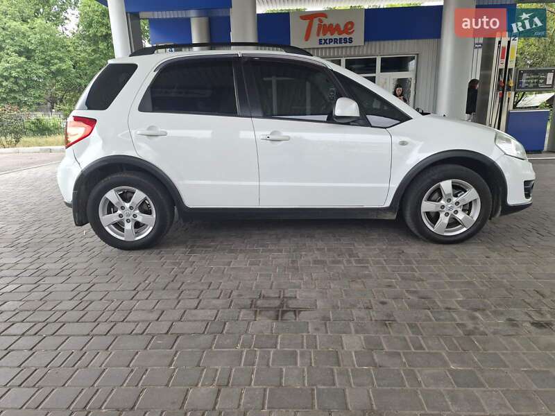 Внедорожник / Кроссовер Suzuki SX4 2012 в Николаеве