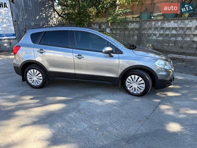 Позашляховик / Кросовер Suzuki SX4 2015 в Рівному