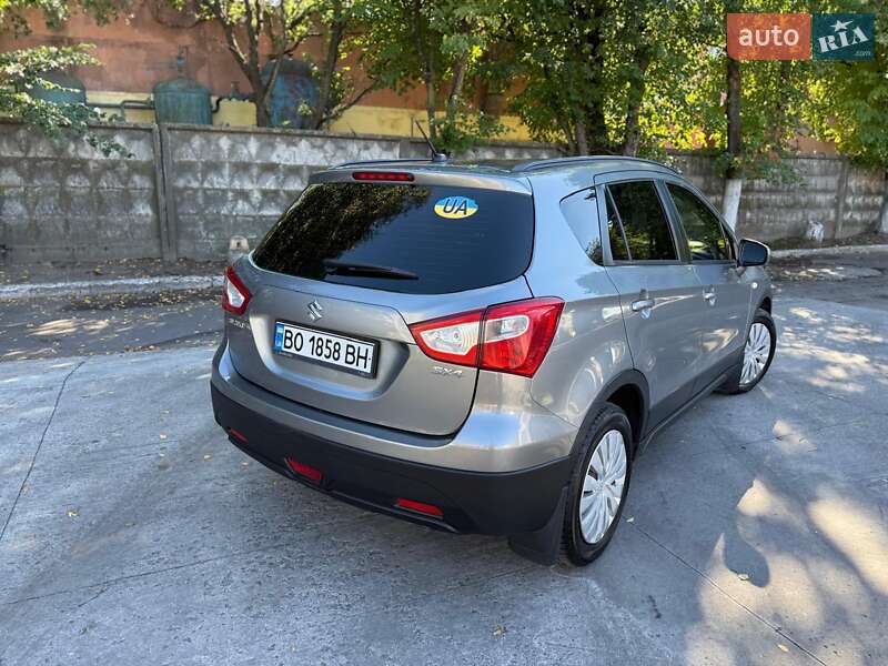 Позашляховик / Кросовер Suzuki SX4 2015 в Рівному