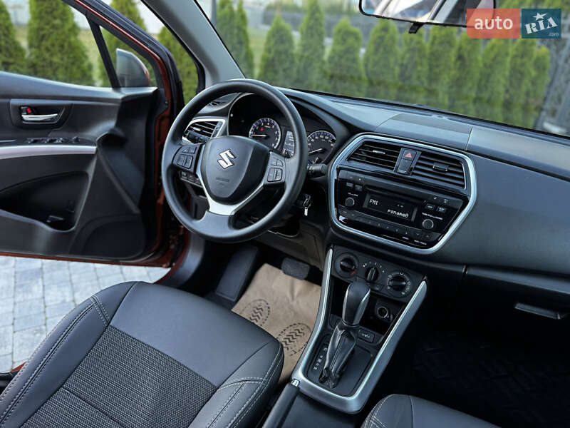 Внедорожник / Кроссовер Suzuki SX4 2017 в Киеве