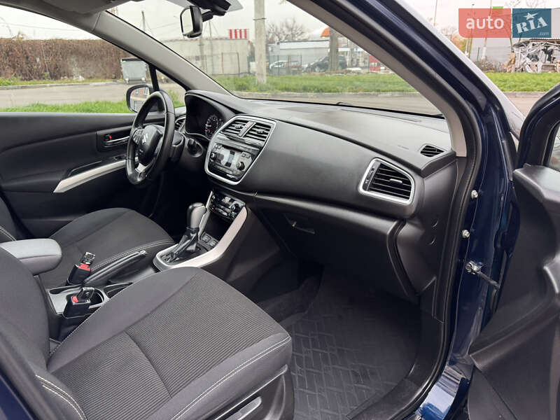 Внедорожник / Кроссовер Suzuki SX4 2017 в Харькове