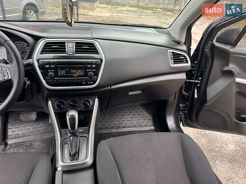 Внедорожник / Кроссовер Suzuki SX4 2017 в Днепре