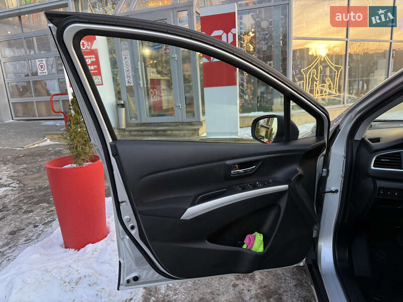 Внедорожник / Кроссовер Suzuki SX4 2020 в Тернополе