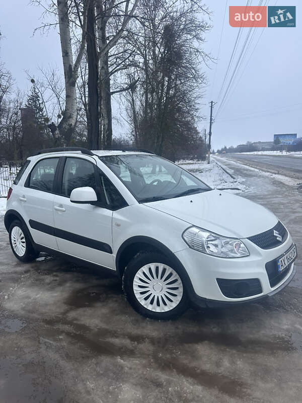 Внедорожник / Кроссовер Suzuki SX4 2014 в Новой Водолаге