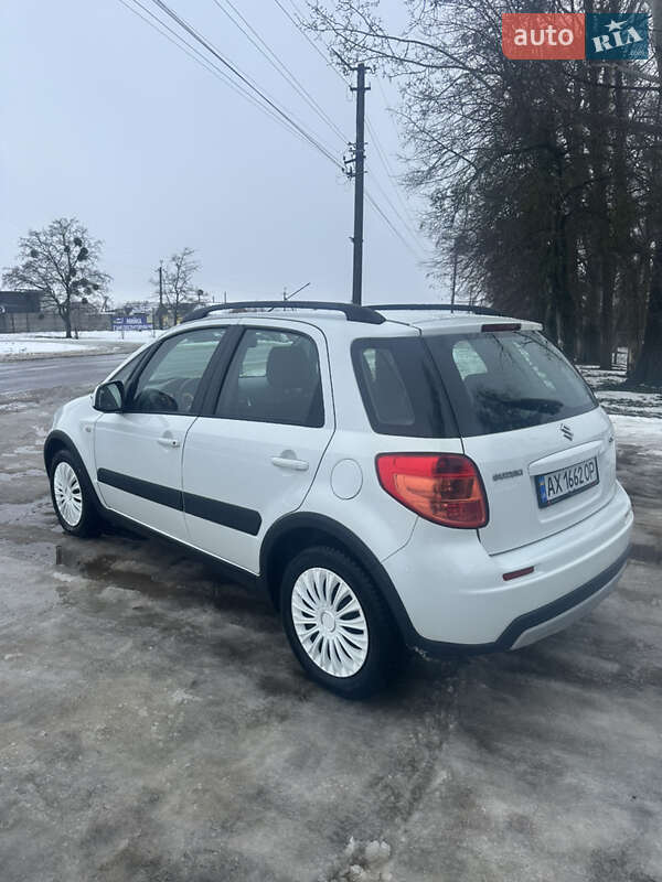 Внедорожник / Кроссовер Suzuki SX4 2014 в Новой Водолаге