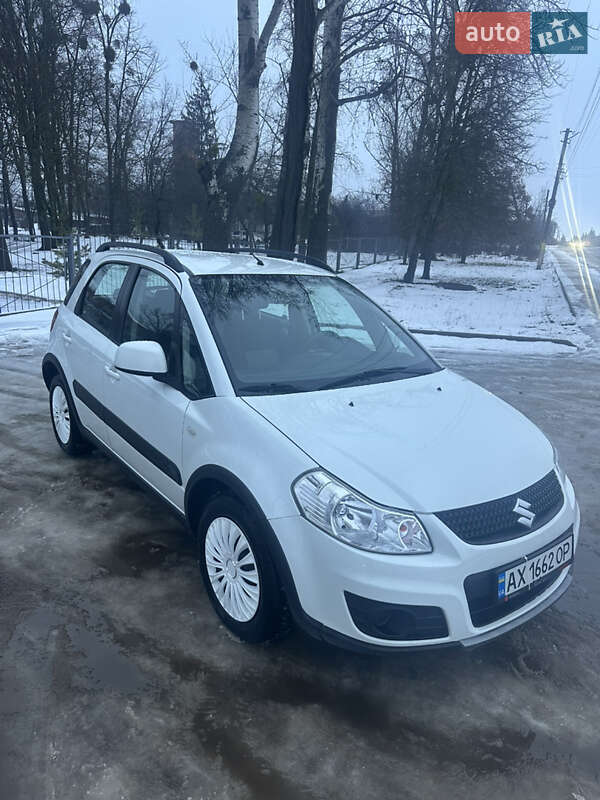 Внедорожник / Кроссовер Suzuki SX4 2014 в Новой Водолаге