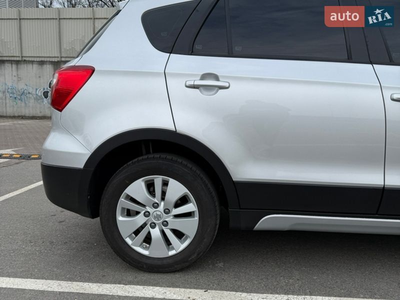 Внедорожник / Кроссовер Suzuki SX4 2014 в Киеве