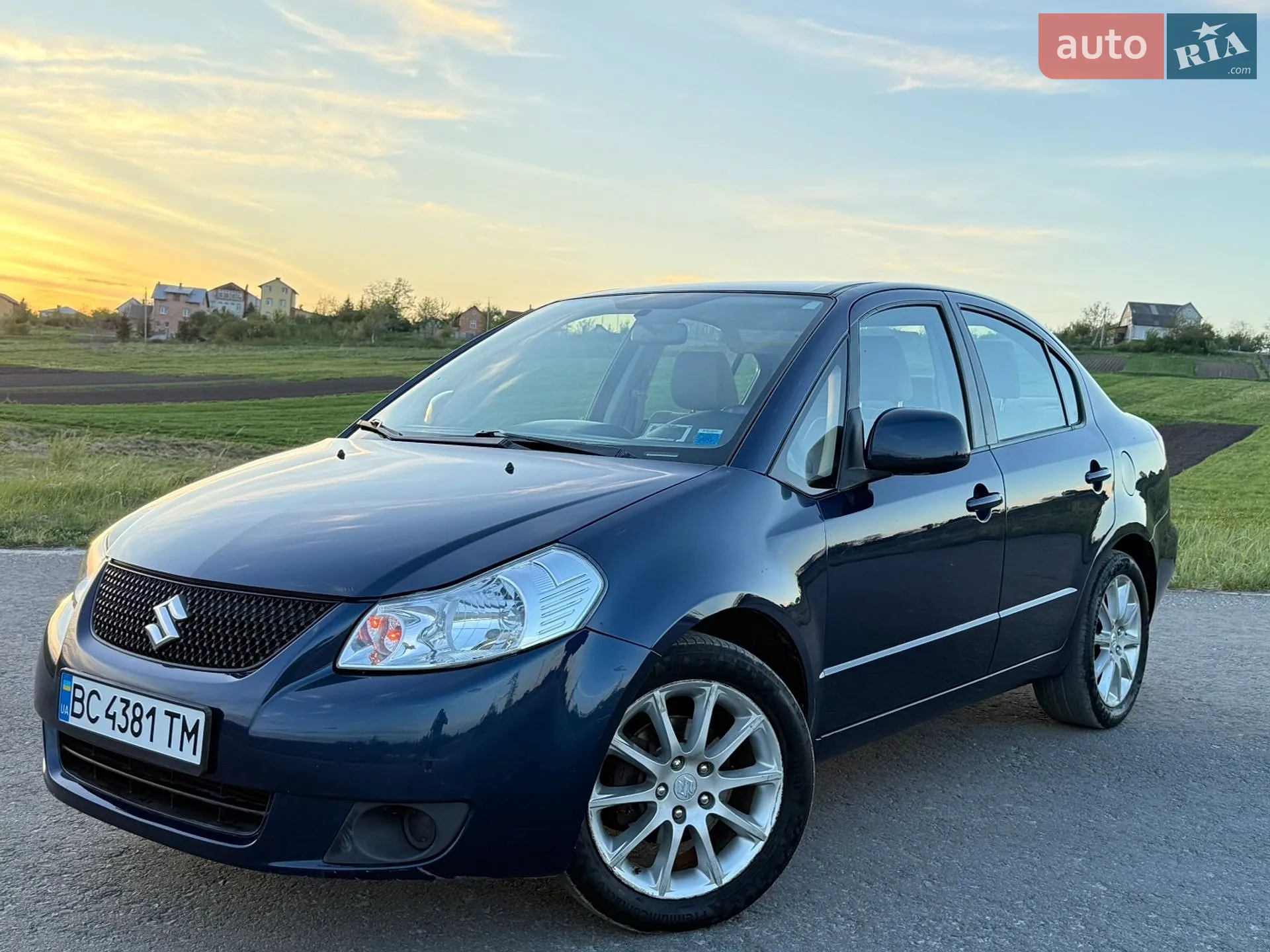 2010 Suzuki SX4 - мініатюра 4