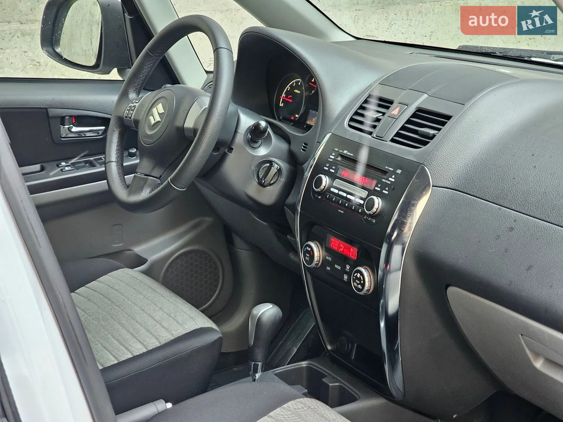 2011 Suzuki SX4 - мініатюра 32
