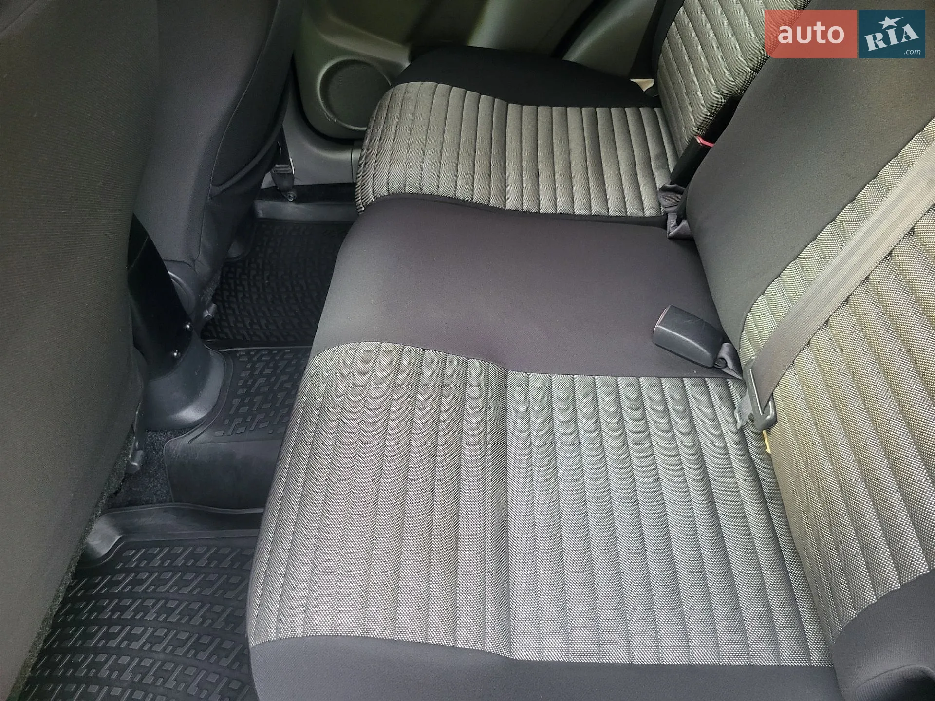 2011 Suzuki SX4 - мініатюра 13