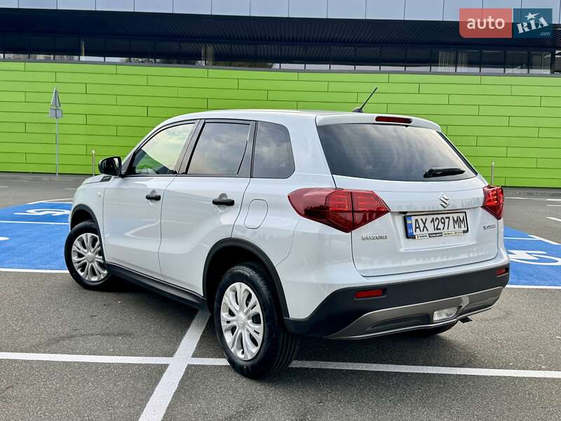 Внедорожник / Кроссовер Suzuki Vitara 2023 в Киеве