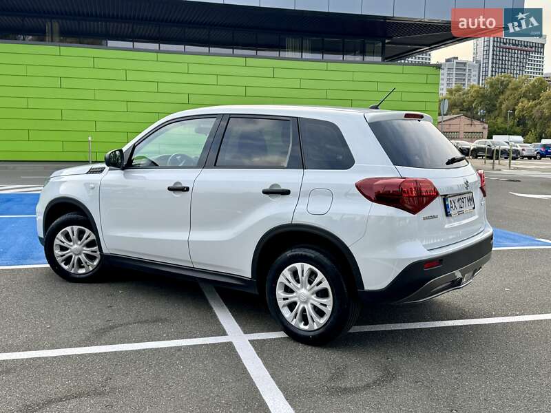 Внедорожник / Кроссовер Suzuki Vitara 2023 в Киеве
