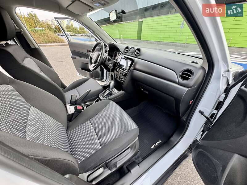 Внедорожник / Кроссовер Suzuki Vitara 2023 в Киеве