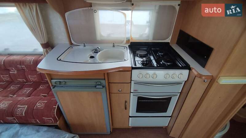 Причіп дача SWIFT Corniche 2003 в Косові