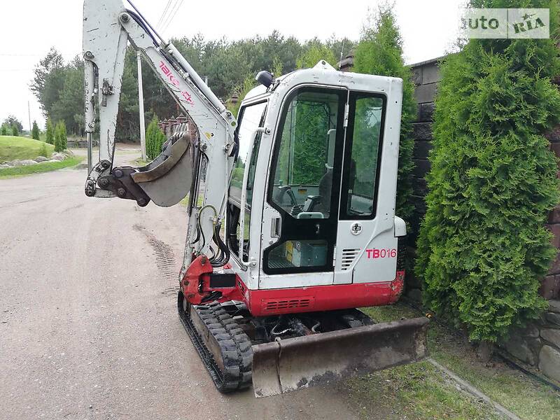 Евакуатор Takeuchi TB 2010 в Сарнах