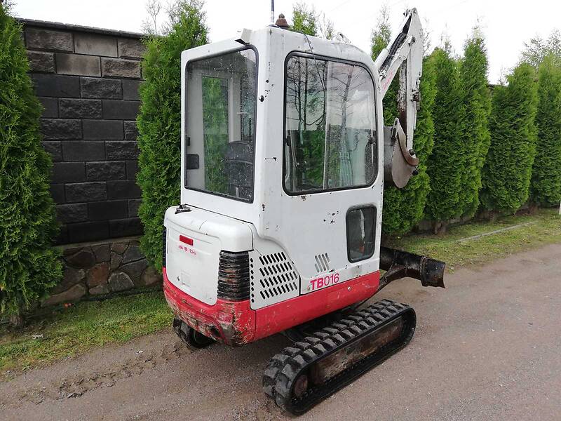 Евакуатор Takeuchi TB 2010 в Сарнах