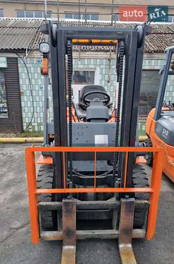 Вилочный погрузчик TCM FG 2005 в 