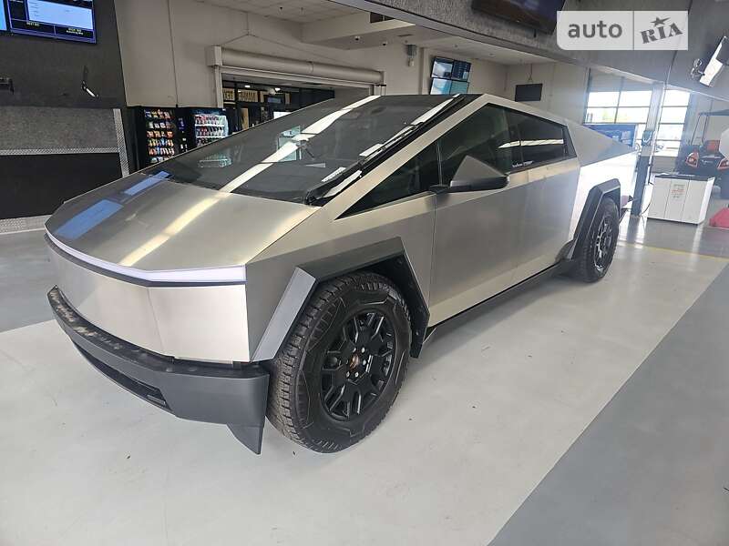 Пікап Tesla Cybertruck 2024 в 
